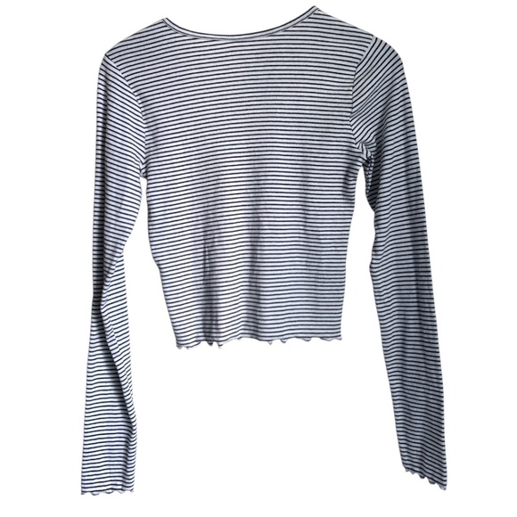 Hollister Women's Shirt Size Medium Long Sleeve Crop Top Embroidered Butterfly - Picture 4 of 8